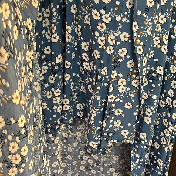 KorMei blue with white flowers romper with long cover in the back. Size M. NWT. - Picture 6 of 13